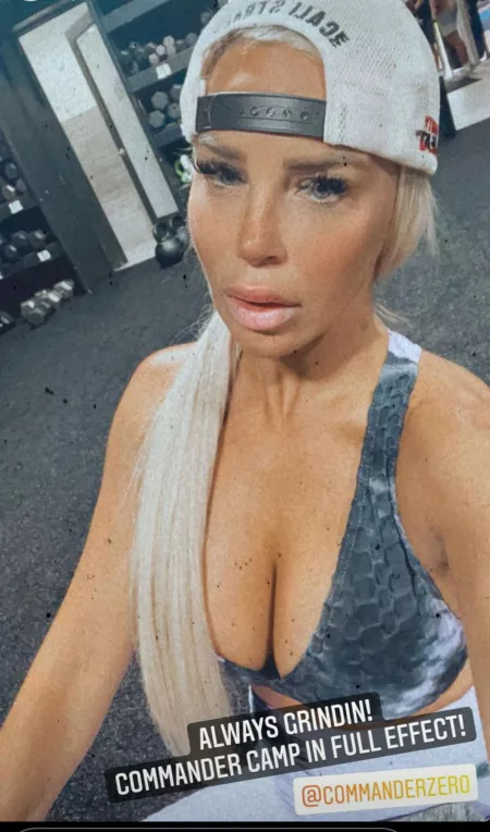 DDana looking gorgeous 😍 by MaleficentBus8