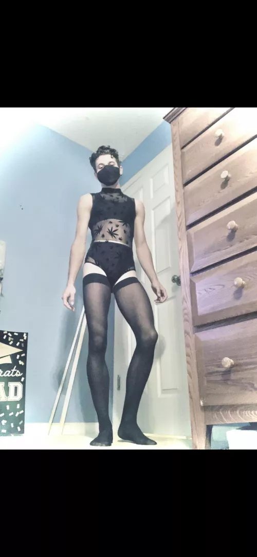 Decided to do a full body picture because of how good the the first one went by Femboyalice19