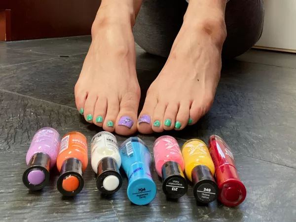 Decisions, decisions…. Wanna help a girl out???? What color speaks to your hmmmm… heart??? by Spicydarcy_