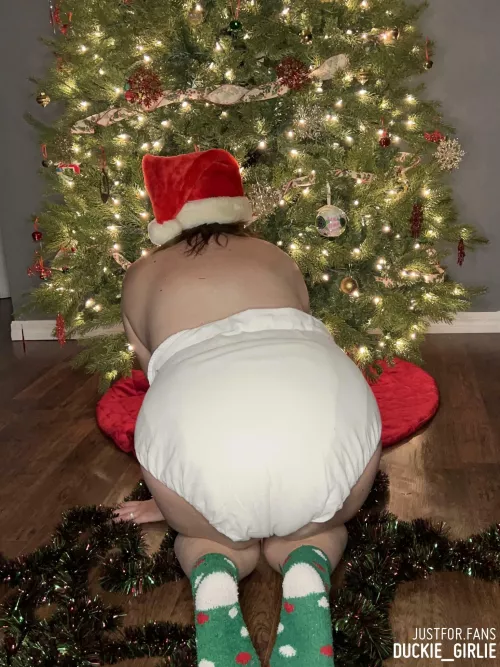 Decorating the tree! 🎄 by Duckie_Girlie