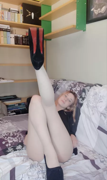 Deffo keeping the shoes on by Lewdvamp