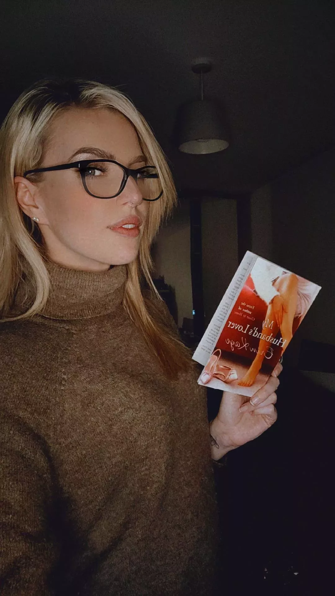 Definitely bored and ignored...reading up! posted by MiaMore_xo