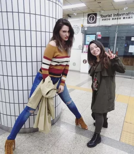 Dem legzz by klonaridis