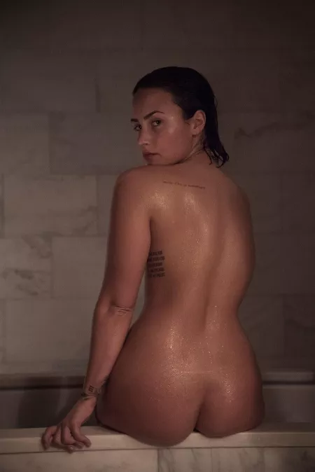 Demi Lovato by cuxinche
