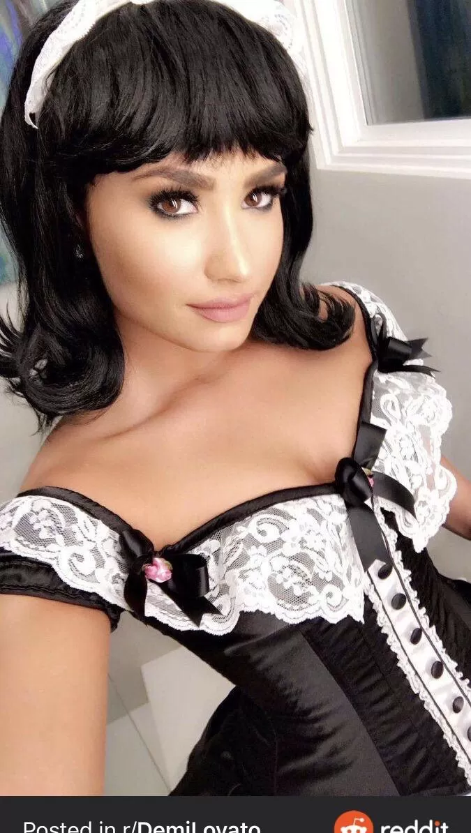 Demi Lovato (album in comments) posted by staindomain