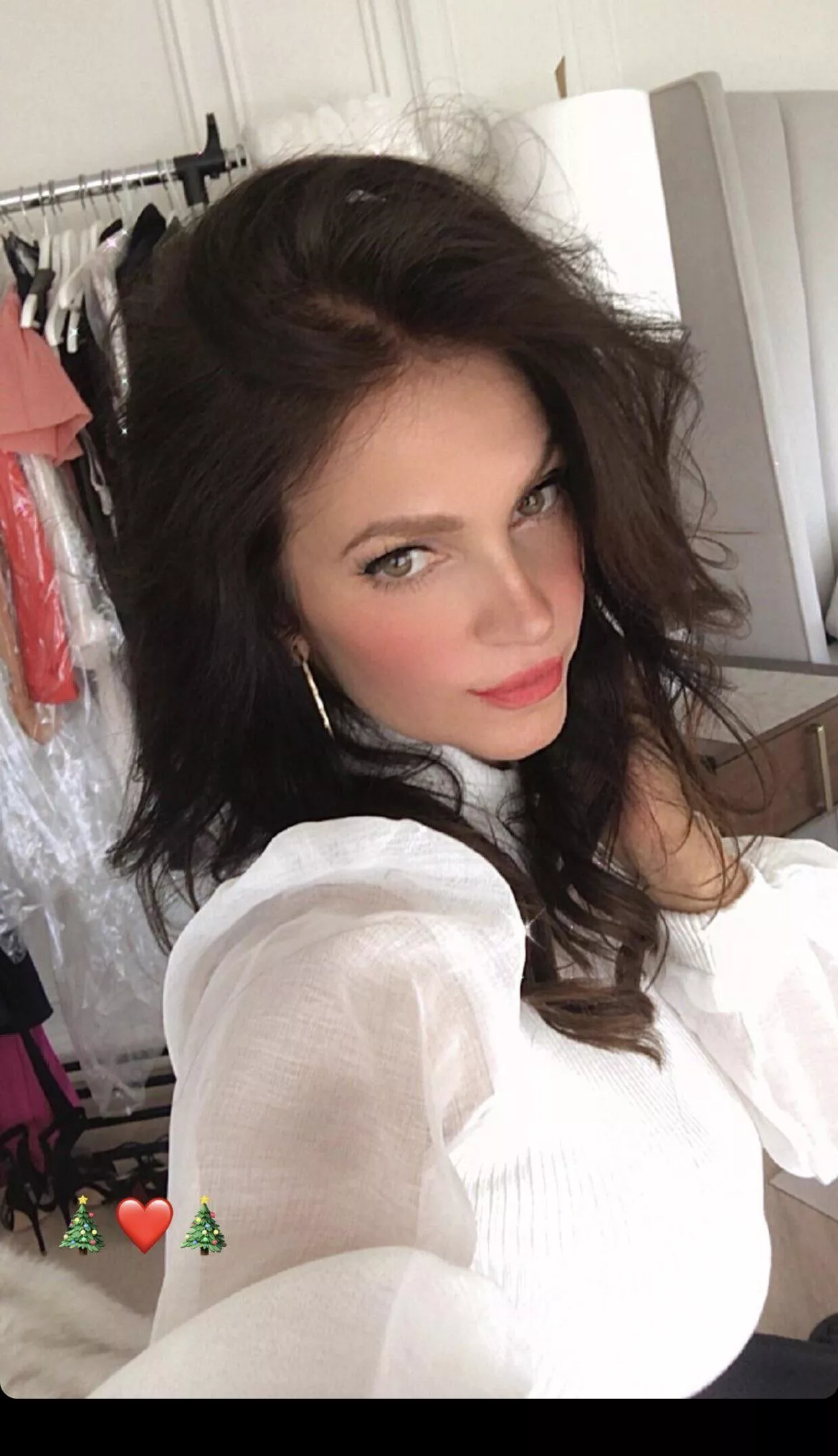 Denise looking fresh for Christmas posted by IllDrop2