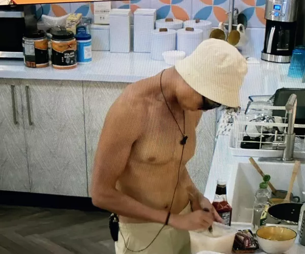 Derek X. He aws talking about how he went from 180 to 150 before the show started. And you can tell by looking at his IG by radiantperfumed