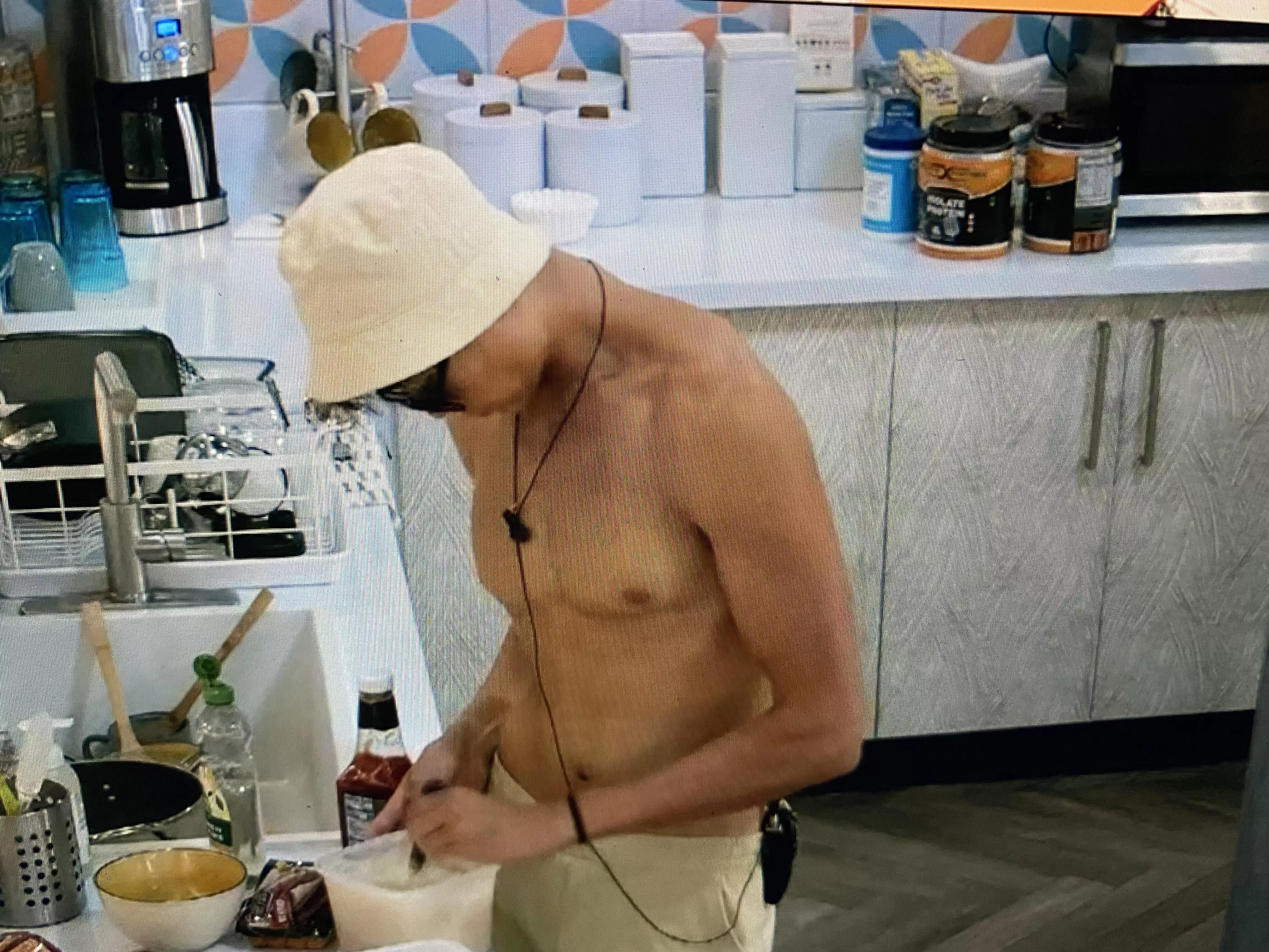 Derek X. He was talking about how he went from 180 to 150 before the show started. And you can tell by looking at his IG posted by MrMisterDirtyThirty