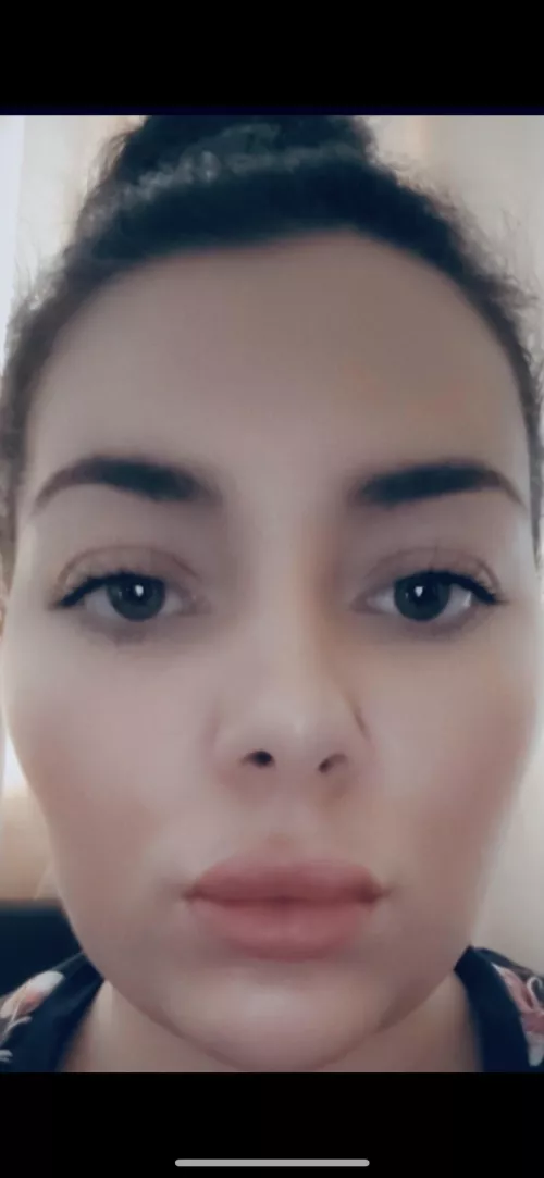 Describe my lips and face in 2 words go best comment gets nude by justink123123