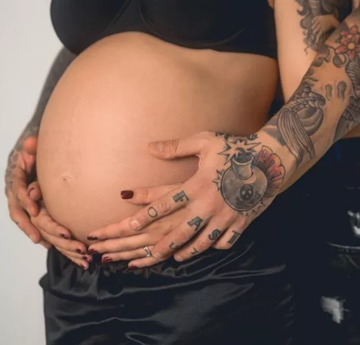 Describe this picture using only emojis 💕 by thai-hotwife