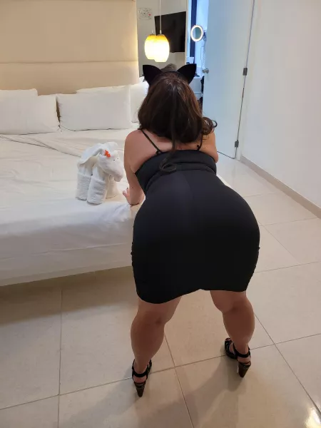 Desire night 2. Mrs was looking sexy. Her ass was begging for attention. by lgjg7170