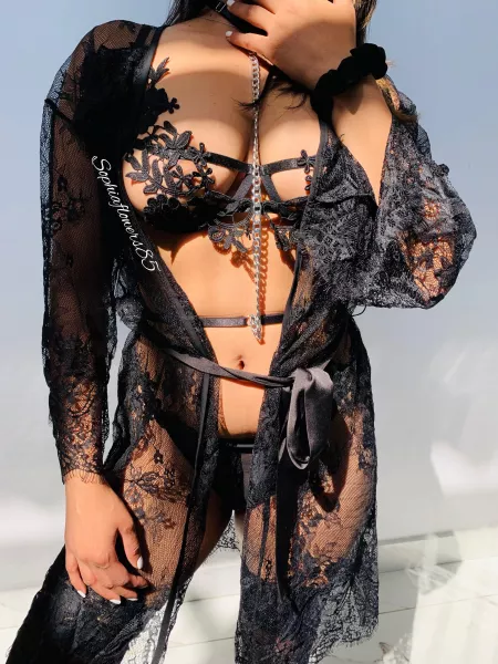 Devour me [F] by SophiaFlowers85