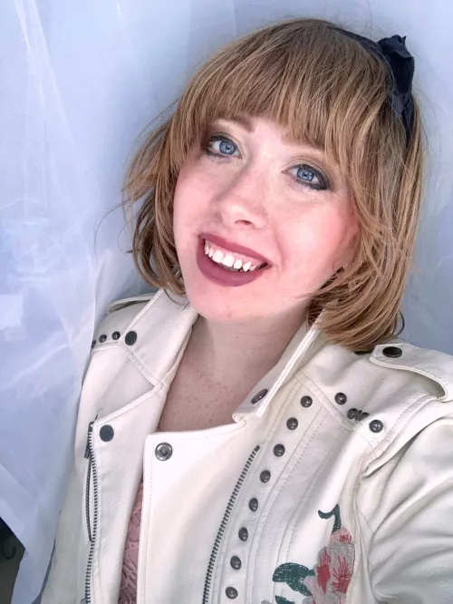 Did a little photo shoot at my friend's house by iris_blossom