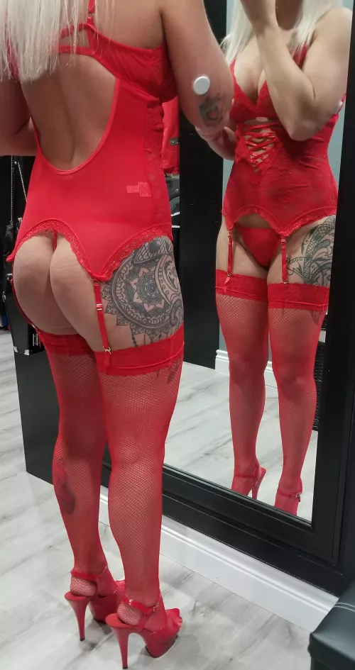 Did someone say red? by Annika_sky_1977