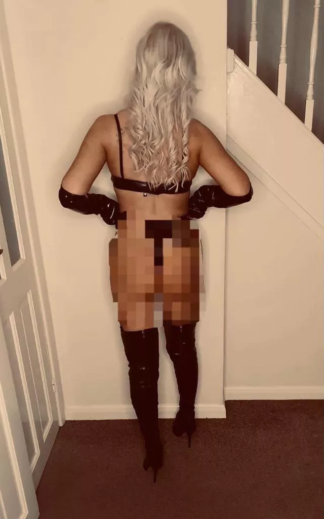 Did you honestly think you’d get the pleasure of getting to jerk off to my ass? Tut tut very naughty.... posted by sparkly-and-savage