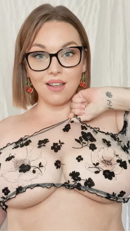 Did you just stop to look at my boobs 🤭 by xxcharlottexx34