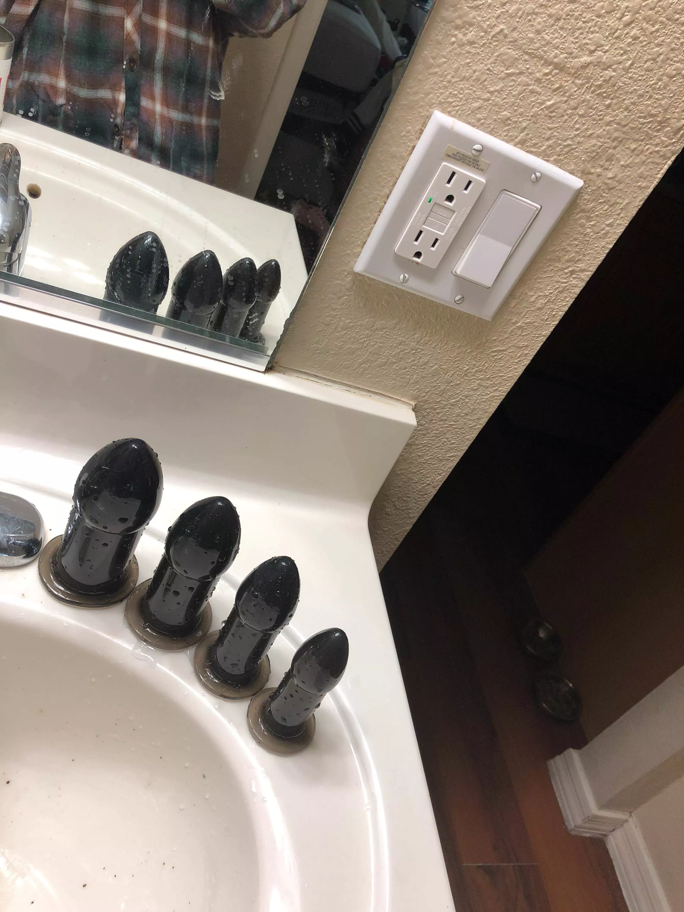 Didn’t realize my bathroom sink looked like this while maintenance was fixing that light switch....[IMG] posted by blonde234