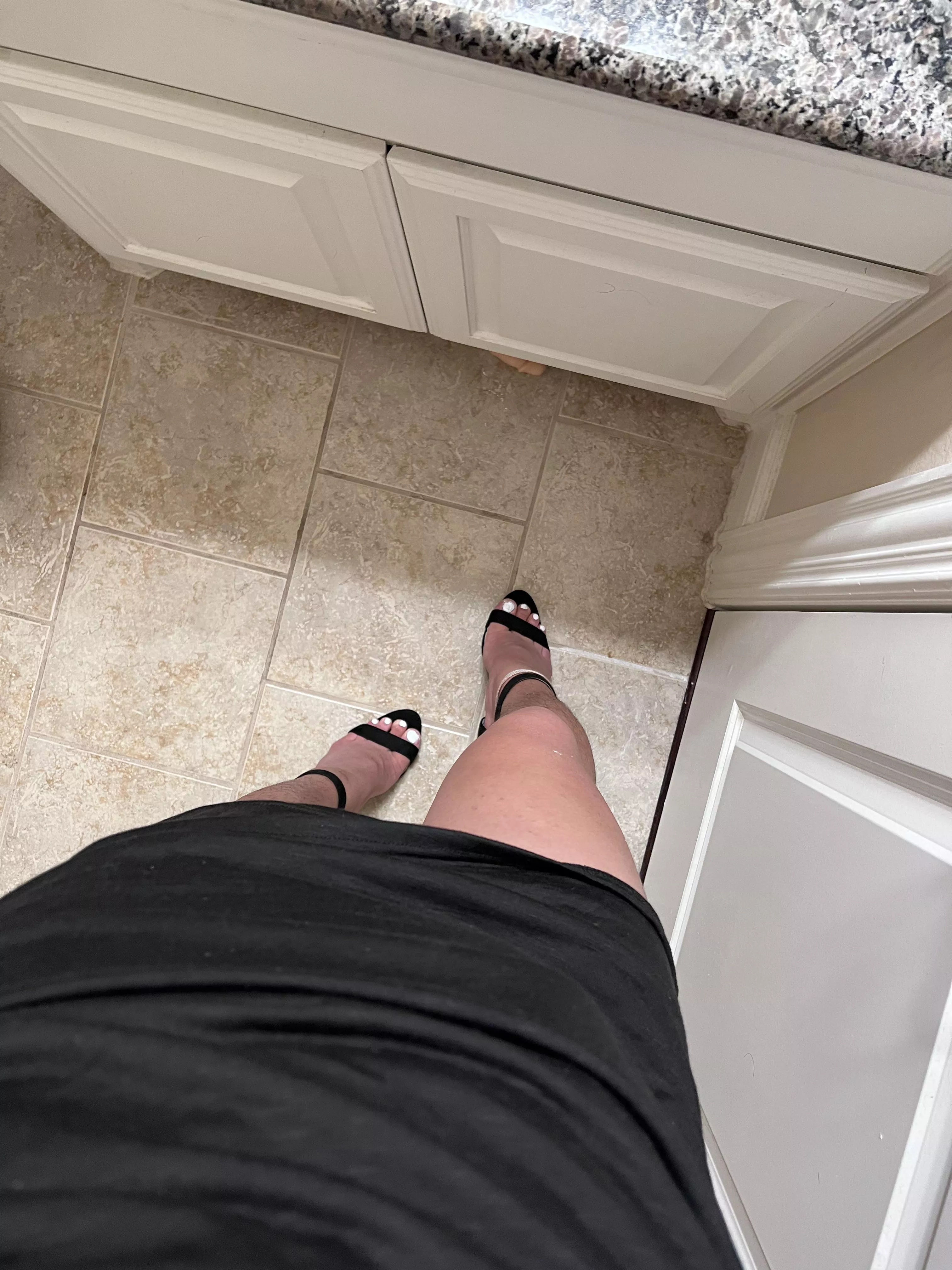 didn’t shave but at least i have white toes for u 😙😙 posted by lolchlamyslol