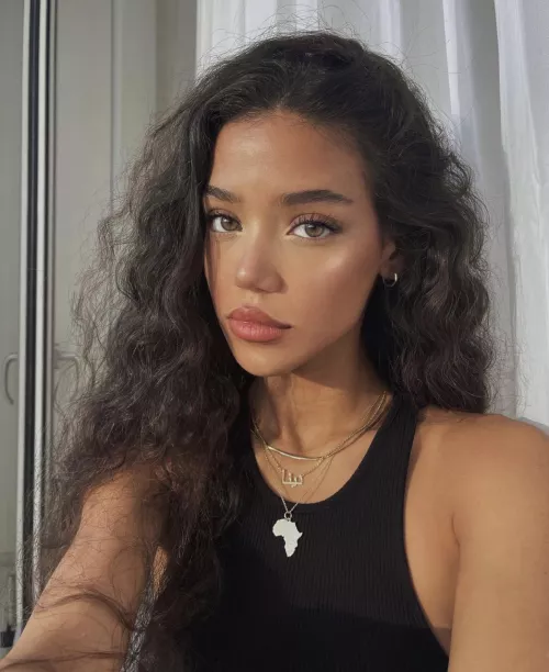 Dina Denoire by alejour