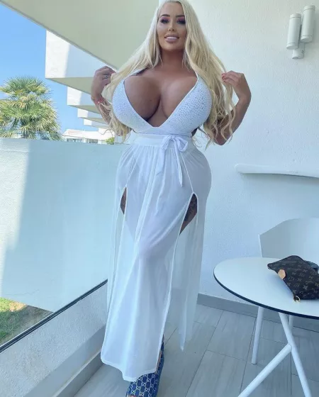 Dinner date by Mundane_Economist