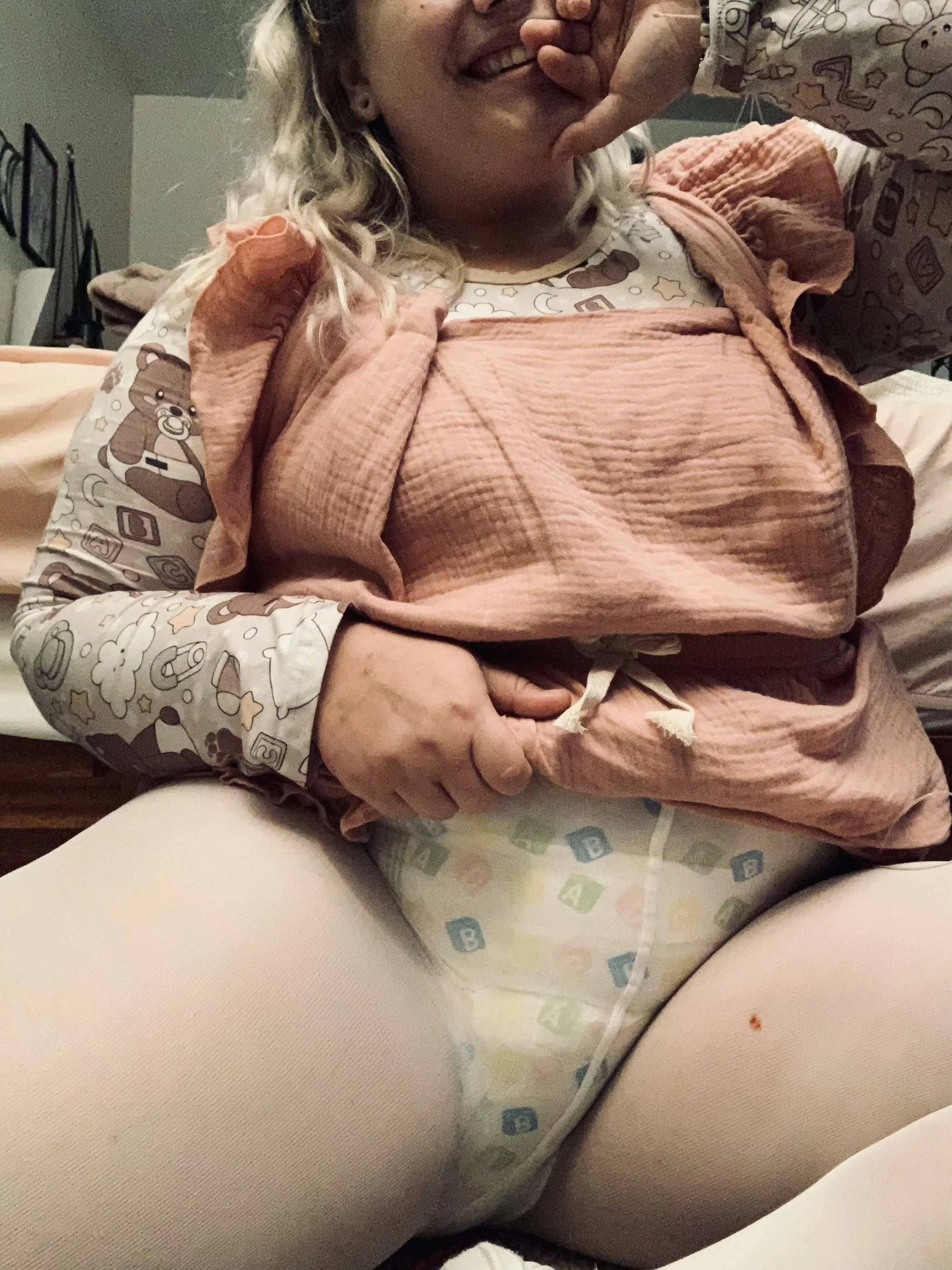 Dips and tights is one of my faaaavorite combos 🎀 posted by stonecold_bonedry