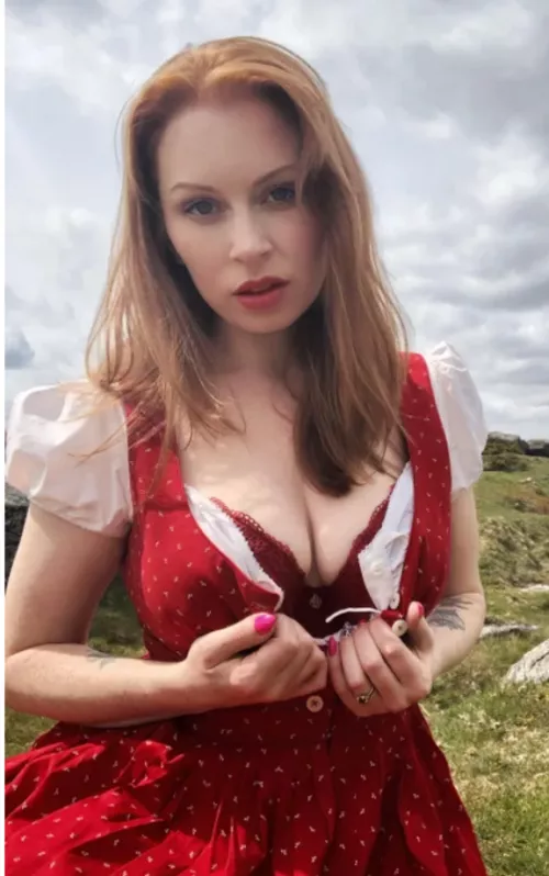 Dirndl girl by Chaturbater1