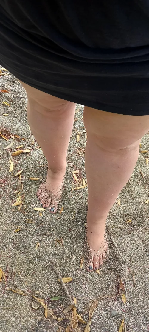 Dirty beach feet. by kiwifeetgirl