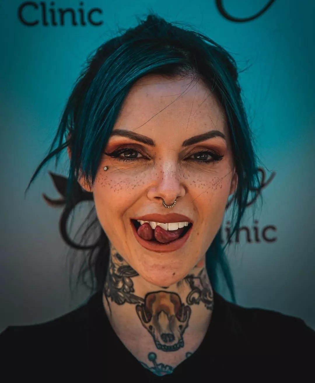 Disarmingly gorgeous smile. posted by Usagiyama