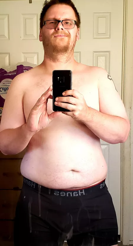 Dishes and laundry done. Yard mowed. Time to to chill before the kid gets home. Anyone wanna join this 37yo dad? by thiccnessislife