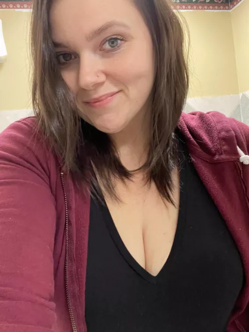 Distract me at work👉🏻👈🏻🥺 it’s only Tuesday….. 😭😢😩 by bettygoesrawr