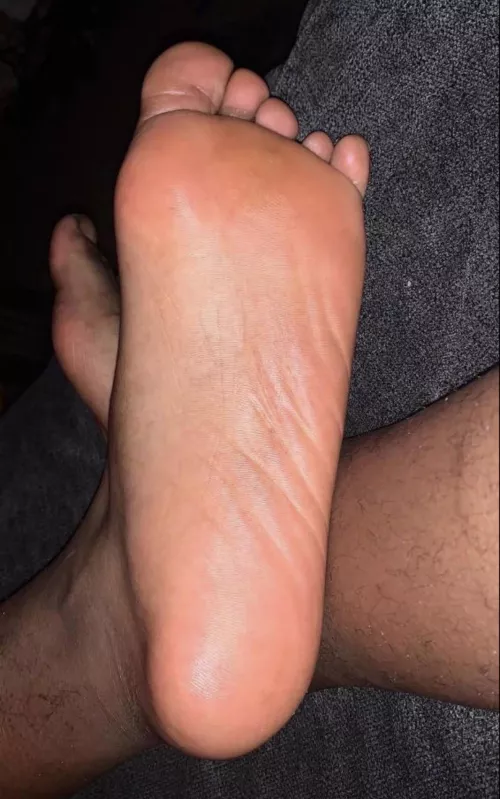 Dm anyone 😍 by GoldenSoles1