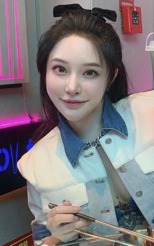 Dm if you can feed this cum slut cock and cum (must do cock tribs) kik: r4peeeeee posted by cumblaster55677