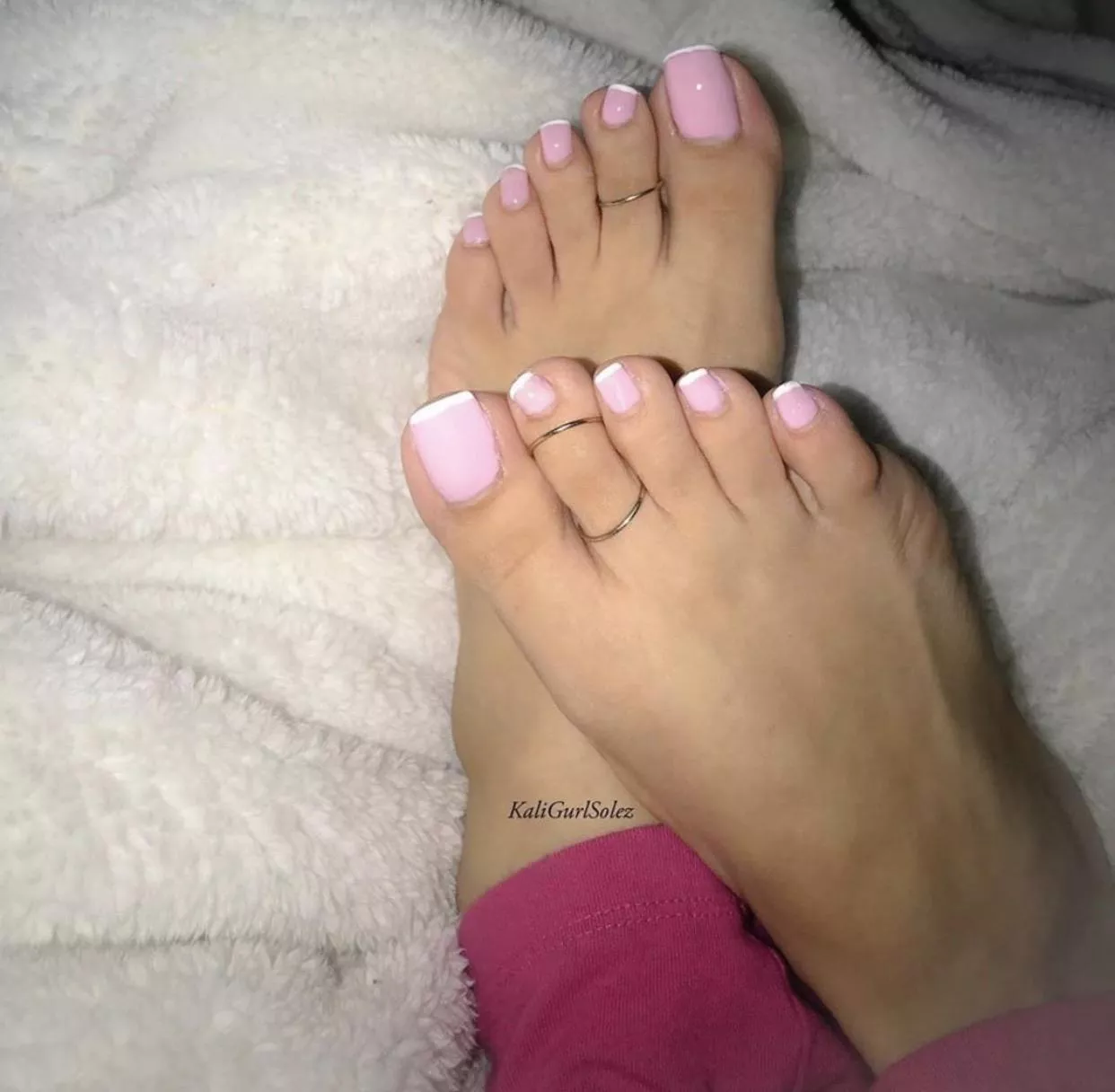 Dm me for more $🦶🏽👑 posted by svnnydayz