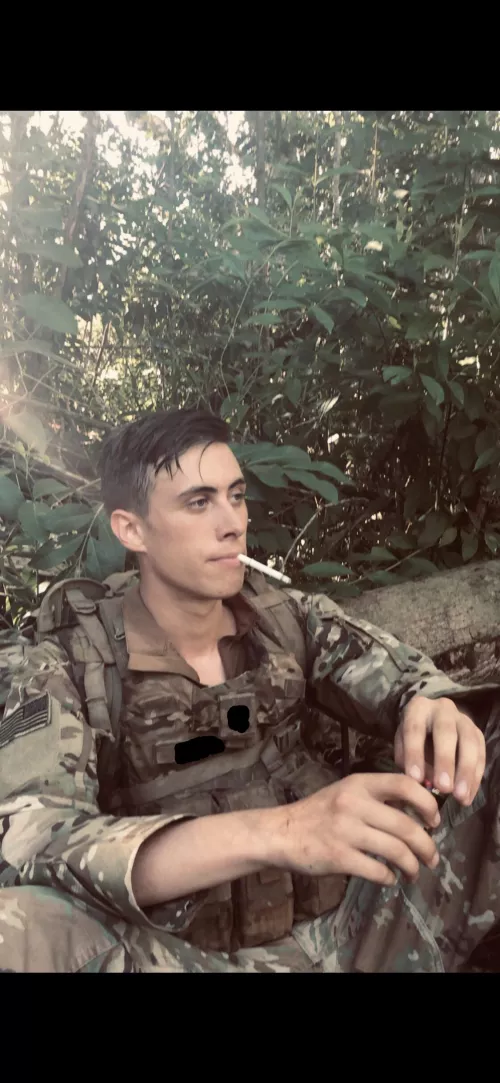 DM me if you like a man in uniform by frostyspence