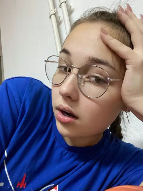 Do glasses make you sexy? by Alinka_bae