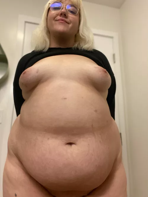 Do guys even like big girls? 😔 by cloudsyxo