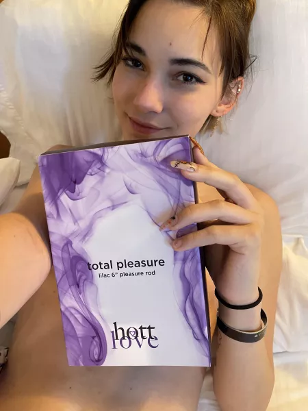 Do I get an award? 👉👈🥺 by GwennElliott