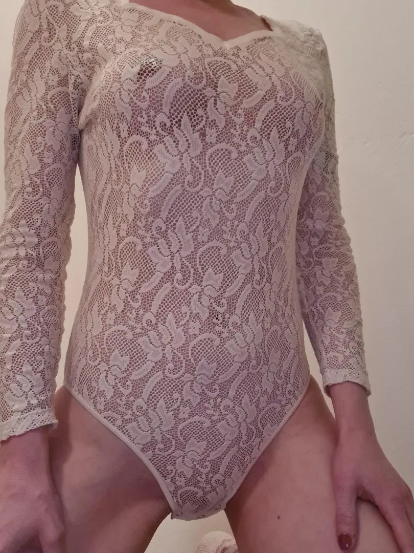 Do i get cumshot vids or cock tribs for lingerie wrapped? 😁🤔 posted by Elena_Electra