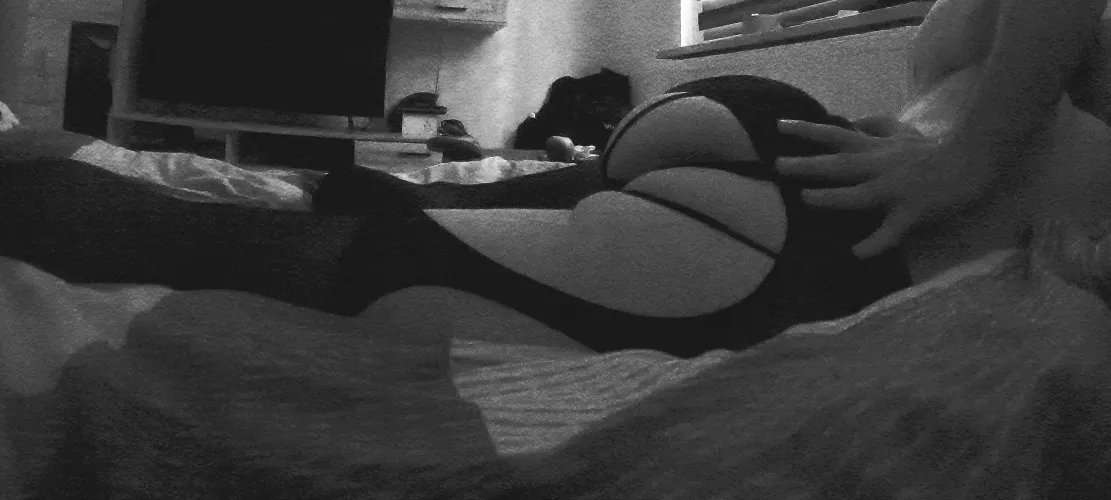 Do I have a photogenic ass? by Guygonewild95