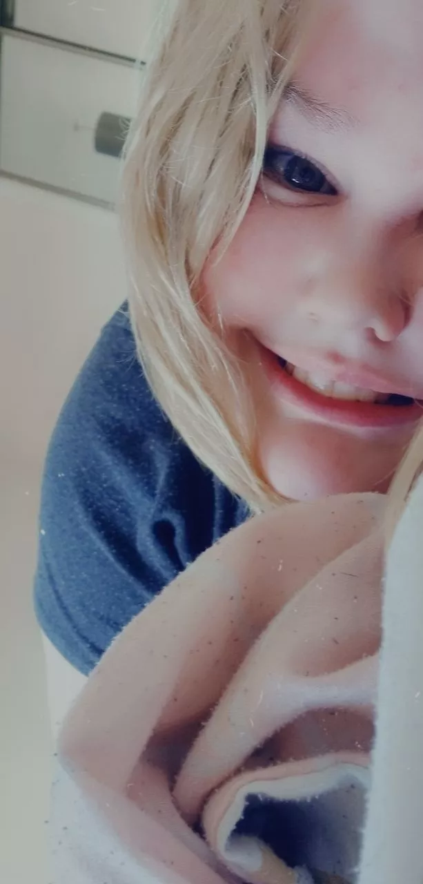 Do I have a pretty smile?👉🏻👈🏻 posted by princxsslunax_