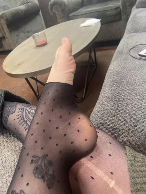 Do I have cute feet? by millyflowers