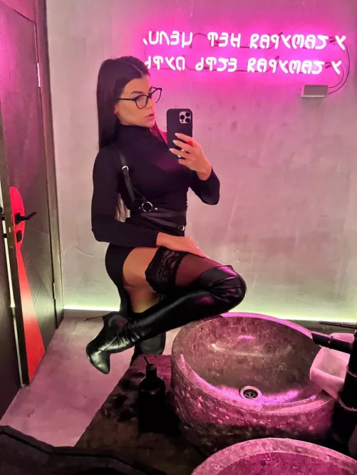 Do I have to be naked to get popular? by amukydza