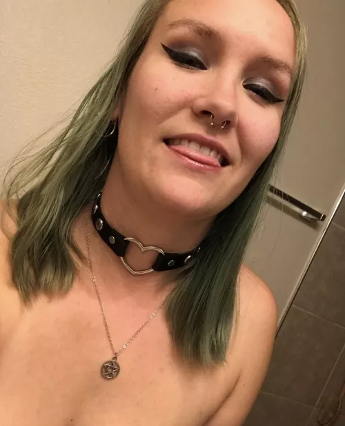 Do I look as satisfied as I feel? by Evie_Nixx