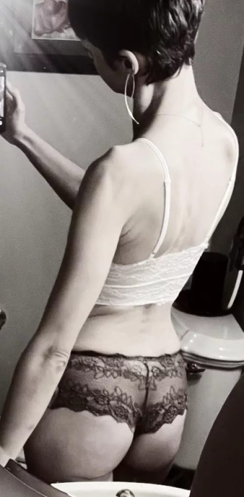 Do I look good in black and white?[F38] by masha_nova