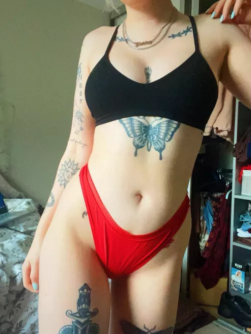 Do I look good in red? by princesscatto