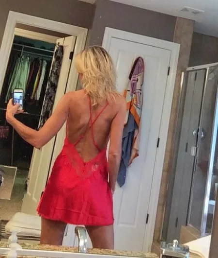 Do I look good in red? by rrtwjr