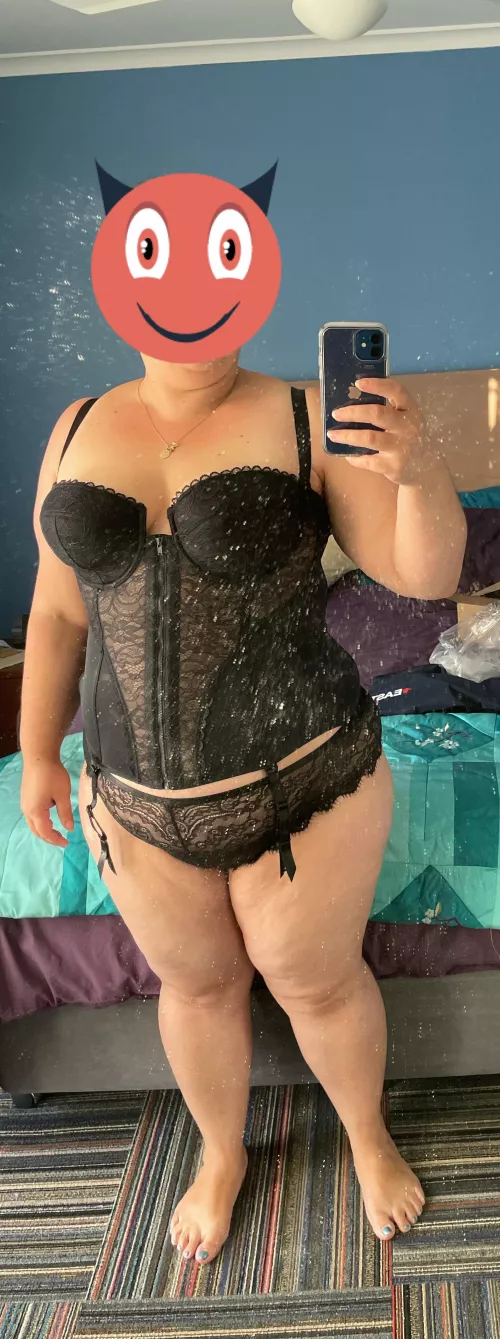 Do I look good in this ?? by ontheside007