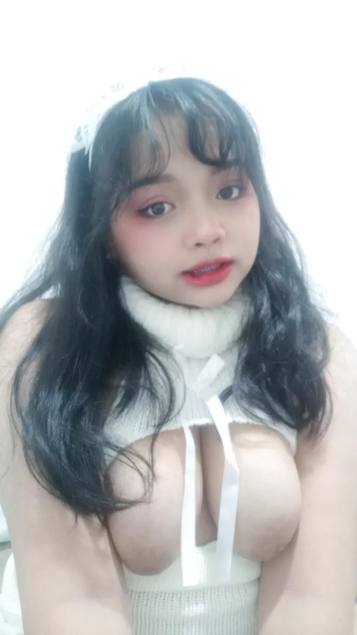 do i look good in white? posted by chubbyrai