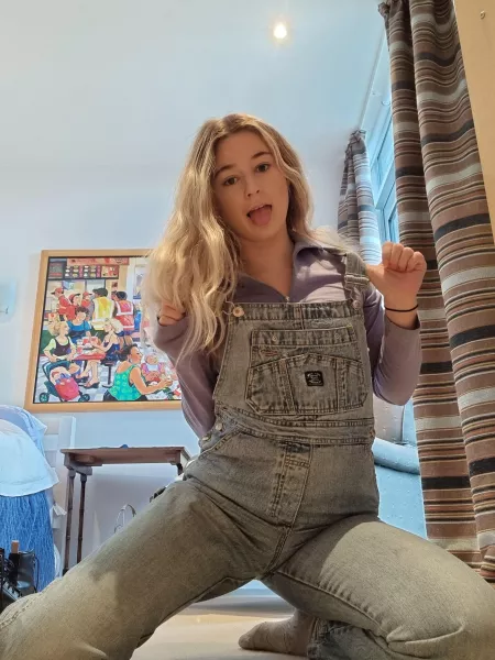 Do I look innocent to you? 😈 by artslutx