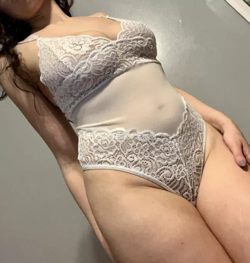 Do I look like a girl or a bad girl? by alexiaaddict